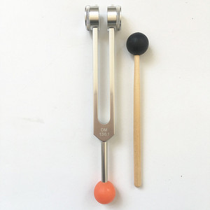 Vente directe d'usine de diapasons de yoga en alliage d'aluminium OM136.1, diapasons OM avec marteau de massage. - Product Image 3