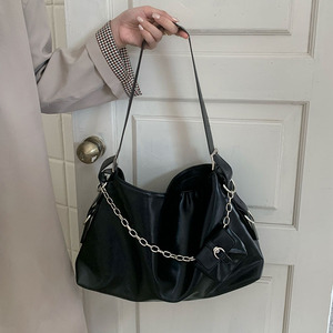 Women's Tote <b>Bag</b> <b>Large</b> Capacity Black Solid Color Chain Decor Magnetic Buckle Everyday Casual <b>Shoulder</b> <b>Bag</b> - Product Image 3