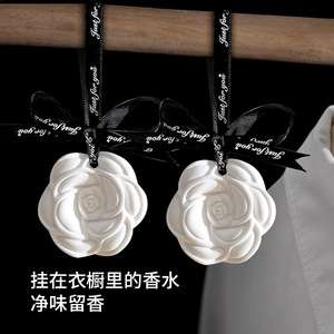 Difusor de aroma de camelia en tabletas de yeso para colgar, fragancia duradera para aromaterapia en el hogar y el coche. - Product Image 1