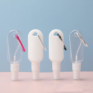 Venta al por mayor de botellas de 30ml, 50ml, 60ml, 80ml para desinfectante de manos, para viajes al aire libre, no tóxicas, de plástico PET, con pulverizador y llavero con gancho. - Product Image 2