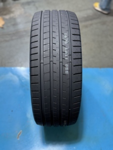 ยางรถยนต์ออรันเซ่ 235/50R17 แบบไม่มียางใน รุ่นเรเดียล ใหม่ ประสิทธิภาพสูงพิเศษ สำหรับรถสปอร์ตและรถแข่ง - Product Image 1