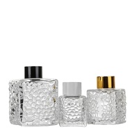 Bouteille d'huile d'arôme en verre de luxe avec bâtons de diffuseur de roseaux Désodorisant Bouteille de diffuseur de roseaux en verre de parfum avec emballage de boîte en papier