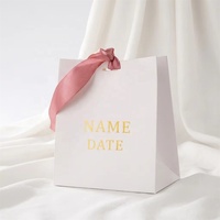 Sacs cadeaux personnalisés en papier blanc mat avec logo pour petites entreprises, idéaux pour boutiques de vêtements pour bébés filles – Quantités petites commandées acceptées