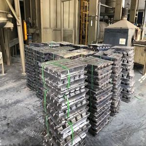 ราคาโรงงาน คุณภาพสูง แท่งตะกั่วบริสุทธิ์ LME ความบริสุทธิ์ 99.99% ไม่ผสมโลหะอื่น รูปทรงสี่เหลี่ยมผืนผ้า สำหรับห้องเอกซเรย์และรังสีวิทยา - Product Image 1