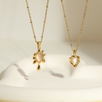 Collier élégant pour femme avec pendentif cœur irrégulier en pierre œil de chat, en acier inoxydable plaqué or, avec chaîne à perles