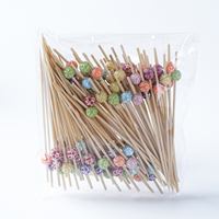Brochette perlée créative pour les pics de fruits en bambou de fête avec des bâtons de cocktail fantaisie de football en plastique coloré