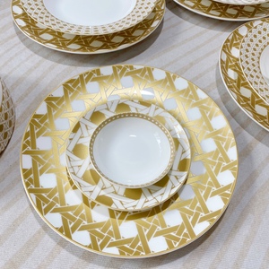 Venta al por mayor, 41 Uds., platos de postre de porcelana de estilo europeo y juegos de cena de porcelana de lujo a cuadros dorados - Product Image 5