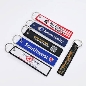 Porte-clés personnalisé promotionnel en tissu tissé brodé double face avec logo d'ingénieur et inscription 'Remove Before Flight' - Product Image 3