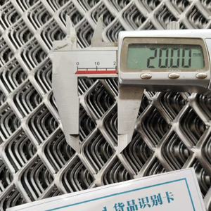 Tôle métallique galvanisée à mailles déployées, épaisseur 2,3 mm, maille diamantée robuste pour passerelle et plateforme - Product Image 1
