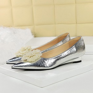 Sandalias de Nuevo Estilo para Mujer, con Punta en Pico, Plateadas y Doradas, con Flores, para Fiestas, de Tacón Bajo - Product Image 1