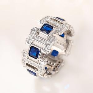 Anillo de Eternidad de Oro Blanco con Zafiro para Mujer T0817, Corte Princesa, Engaste Pavé, Anillo Fino Geométrico para Boda - Product Image 5