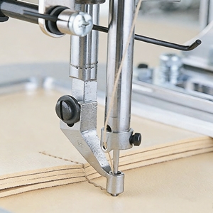 Macchina da Cucire Industriale TS326G Stile Brother ad Alte Prestazioni per Cuciture Lisce su Valigie e Attrezzature da Golf - Product Image 4