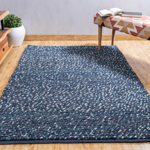 Tapis en laine à bulles de cobalt fait main avec texture surélevée et tapis tissé à la main de couleur audacieuse pour un décor élégant de salon ou de chambre à coucher - Product Image 1