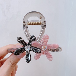 Horquilla de tiburón de moda coreana para mujer, 8cm, cola de caballo con flor blanca y negra, pinzas para el pelo, joyería para el cabello para niñas dulces, pinzas para la mandíbula - Product Image 4