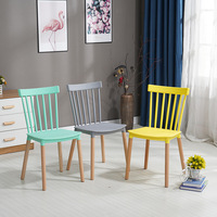 Chaise de salle à manger moderne de style Windsor en plastique avec pieds en bois de hêtre, chaise d'appoint pour la maison, la cuisine, la salle à manger, les loisirs