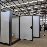 Vente en gros d'usine de toilettes mobiles portables au design moderne de haute qualité pour usage public en matériau de panneau sandwich