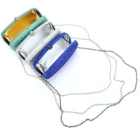 Pochette rigide pour femme entièrement ornée de strass et de cristaux, avec fermoir décoratif, idéale pour les soirées, mariages, bals de promo et cocktails