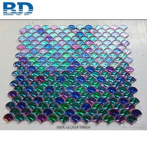 Tuile de mosaïque en verre marocain à effet écaille de poisson, finition brillante mate irisée bleu vert arc-en-ciel, pour crédence de salle de bain et décoration murale de cuisine - Product Image 2