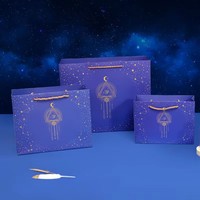 Valentijnsdag cadeauzakjes moderne chique elegante geprägte papieren shoppertasjes matte luxe grote paarse cadeauzak met handvatten