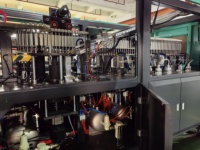 Machine de soufflage par étirage automatique à commande PLC à 10 cavités de 600 ml en PET pour la production de bouteilles d'eau minérale