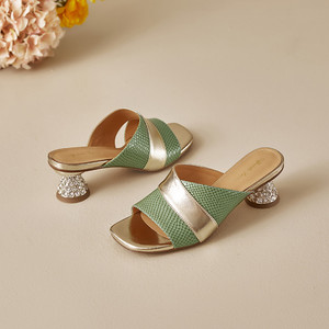 <span class=keywords><strong>Scarpe</strong></span> firmate all'ingrosso 2025 nuove pantofole aperte da donna a punta quadrata con motivo a serpente in vera pelle - Product Image 5