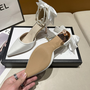 Nouvelles chaussures à talons hauts à bout pointu avec paillettes, dessus en cuir véritable noir, semelle extérieure en caoutchouc, respirantes, confortables, antidérapantes, exsudent de l'élégance - Product Image 4