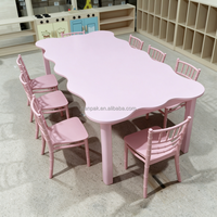 Ensemble table de mariage et chaises Chiavari White Wave, table de repas en forme de fleur pour location événementielle et fêtes