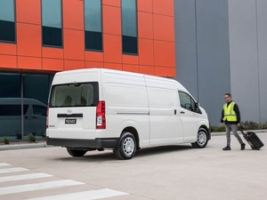 Nuovo Toyota Hiace 2026, Minibus di Lusso 13-15 Posti, Guida a Sinistra, Tetto Alto, per Turismo e Affari - Product Image 3