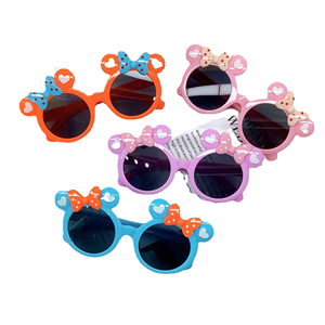 Bonitas <span class=keywords><strong>gafas</strong></span> <span class=keywords><strong>de</strong></span> <span class=keywords><strong>sol</strong></span> <span class=keywords><strong>de</strong></span> moda para niños dibujos animados forma cóncava bebé viaje UV sombrilla <span class=keywords><strong>gafas</strong></span> para niños - Product Image 2