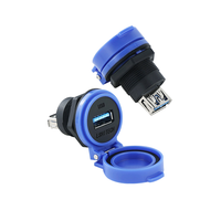 Conector USB 3.0 Hembra Impermeable para Montaje en Panel Frontal con Tapa para Equipos de Exterior