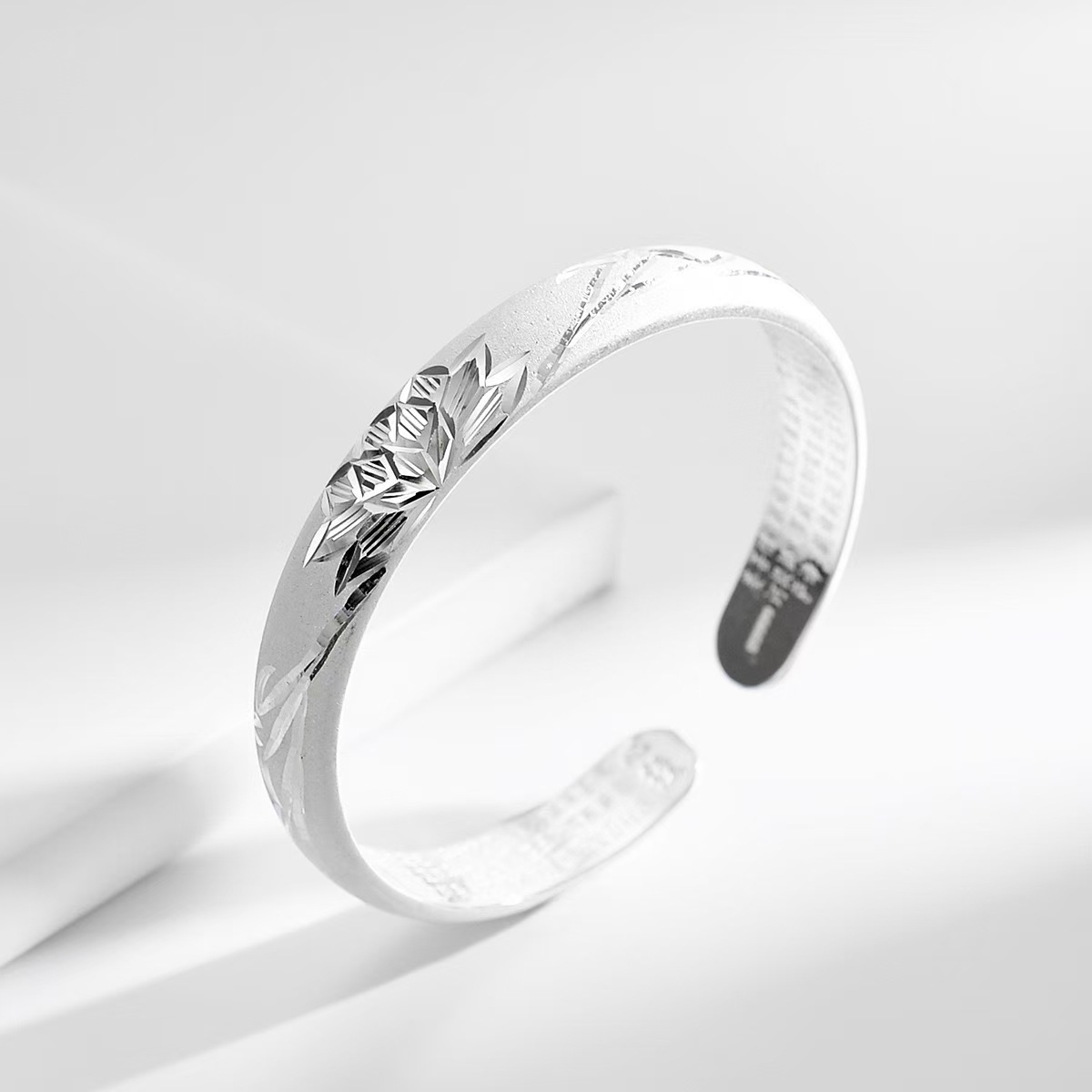 Sutra del corazón de loto - Plateado grueso en plata.