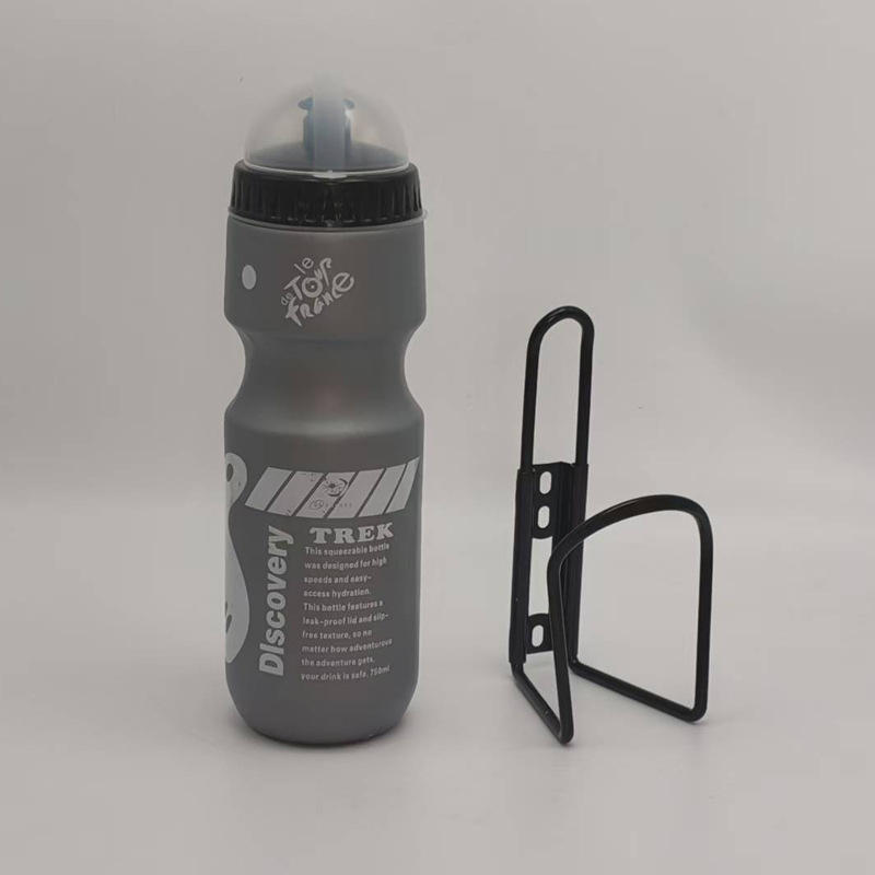 ที่วางขวดน้ำสีเทาและสีดำ