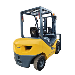 Used Komatsu FD25 2.5 Ton Diesel Forklift Truck with for Engine Hydraulic <b>Side</b> Shifter Solid Tires-in Stock - Product Image 1