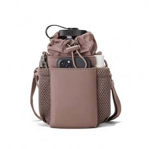 Nouveautés : Sacs en néoprène personnalisés pour bouteilles d'eau de sport avec bandoulière croisée - Product Image 1