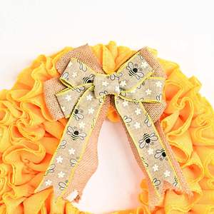 Nouvelle Décoration de Noël Transfrontalière Personnalisée : Couronne en Tissu de Coton Jaune à Motif Abeille, Style Ferme, 40 cm - Product Image 3