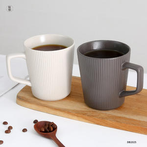 Striped Ceramic Mug <b>Large</b> Capacity With Handle White And Black Solid Color Coffee <b>Tea</b> <b>Cup</b> <b>For</b> Home Office Couple Use DB2025 - Product Image 3