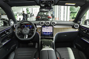 <span class=keywords><strong>Mercedes</strong></span>-Benz <span class=keywords><strong>GLC</strong></span> <span class=keywords><strong>300</strong></span> Usado, 4MATIC, Volante a la Izquierda, Turbo Oscuro, R19, Suspensión Multilink, ESP, SUV para Exportación - Product Image 4