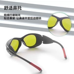 Lunettes de sécurité laser, monture noire, lentille de 2 mm, transmission de 70 % pour la protection contre les rayonnements lumineux, fabriquées à Shenzhen, TC YJ 3913 - Product Image 1