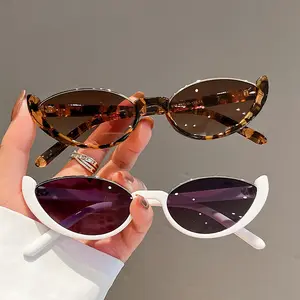 نظارات شمسية نصف إطار صغيرة كلاسيكية موضة 2024 للنساء بإطار عين القطة نظارات عصرية أنيقة نظارات فاخرة من مصمم العلامات التجارية بألوان زاهية