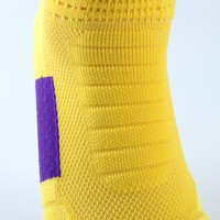 Chaussettes de sport en tissu éponge SOXTOWN Elite, faible MOQ, logo personnalisé, super chaussettes de course, de cyclisme, athlétiques, de basket-ball pour hommes, imperméables, automne