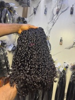 Vendeur en gros de cheveux alignés sur les cuticules, 100% cheveux humains bouclés birmans, mèches de cheveux humains vierges bruts indiens bouclés pour femmes noires