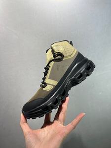 รองเท้าวิ่งกันฝนสไตล์สปอร์ต ดีไซน์หรูหราคุณภาพสูง ระบายอากาศได้ดีและน้ำหนักเบา เหมาะสำหรับทั้งผู้ชายและผู้หญิง - Product Image 3