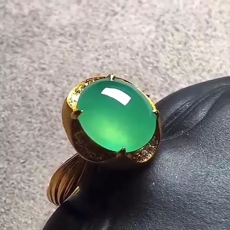Eastern Popular Jade Gemstone Jewelry Ring Wholesale 18k Gold  Natural Green Jadeite Ring for Women