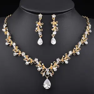 Kualitas tinggi grosir murah Aksesori Perhiasan pengantin Set kristal kalung pernikahan anting Set perhiasan