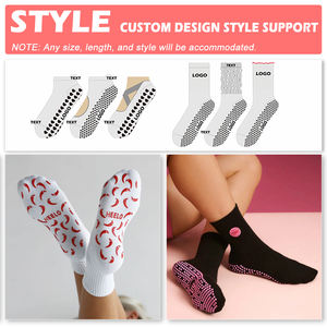 جوارب يوغا نسائية مطرزة بتصميم مخصص عالي الجودة مع حروف مخططة ومقاومة للانزلاق - Product Image 4