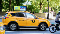 Écran LED double face couleur pour toit de taxi P2.5/P3.3 Haute luminosité 5000cd HDR10 Publicité sans fil 4G GPS GPRS