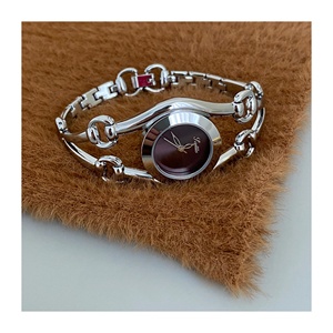 Nuovo Orologio da Donna al Quarzo 2025, Orologio con Bracciale Dorato, Alla Moda, Avanguardista, Personalizzato, Orologio Vintage di Lusso - Product Image 6