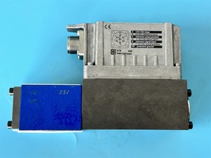 4WRPEH6C3B12L-3X/M/24F1 R901382348 Válvula Hidráulica Direccional Proporcional de 4 Vías para Máquina de Moldeo por Inyección - Product Image 3