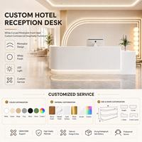 Comptoir de réception d'hôtel, comptoir de réception du hall, comptoir de réception blanc incurvé minimaliste, mobilier commercial sur mesure pour l'hôtellerie