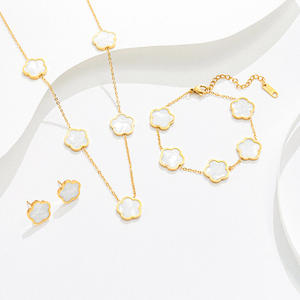 Yeni çiçek Charm kolye bilezik küpe seti paslanmaz çelik 18k takı beyaz kabuk yeşil siyah kırmızı beş yapraklı yonca kolye - Product Image 2